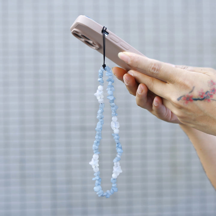 Sangle de téléphone en perles de pierre concassée faites à la main Olivenorma avec pentagramme