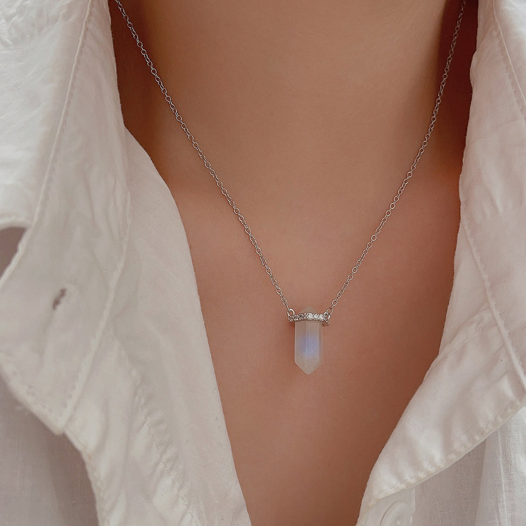 Collier avec pendentif en cristal de pierre de lune à colonne hexagonale Olivenorma S925 