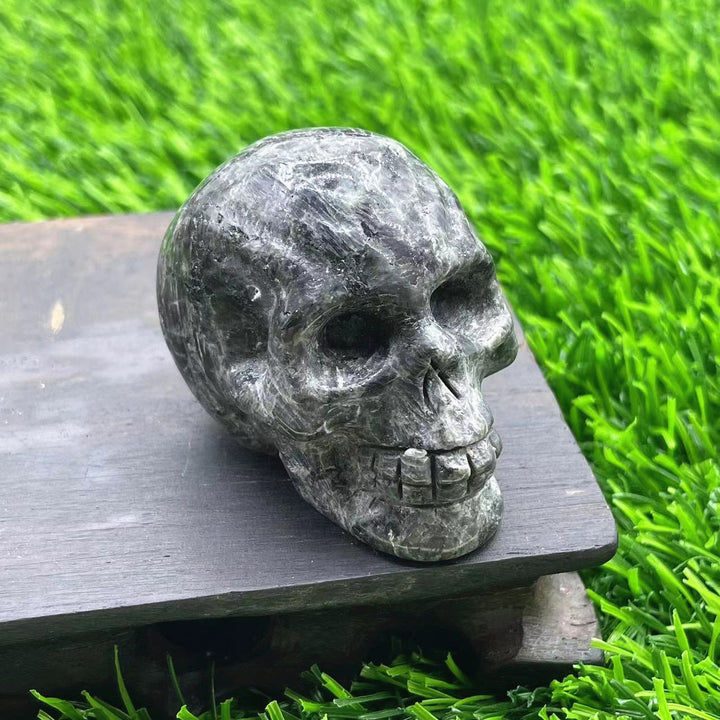 Décoration en pierre précieuse de crâne en cristal naturel sculpté Olivenorma de 5 cm 