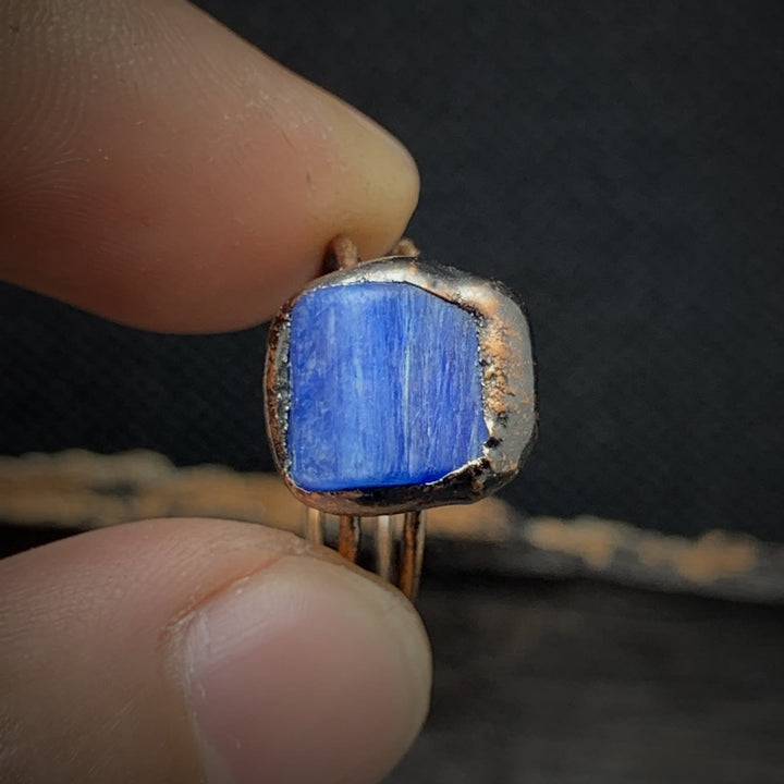 Bague ajustable en pierre brute irrégulière naturelle Olivenorma avec douze pierres de naissance