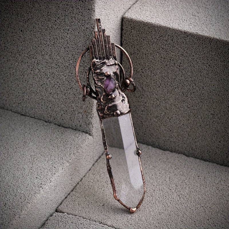 Collier pendentif épée vintage en cuivre cristal clair Olivenorma