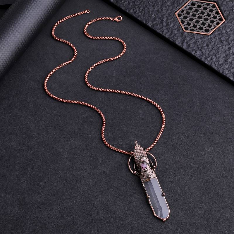 Collier pendentif épée vintage en cuivre cristal clair Olivenorma