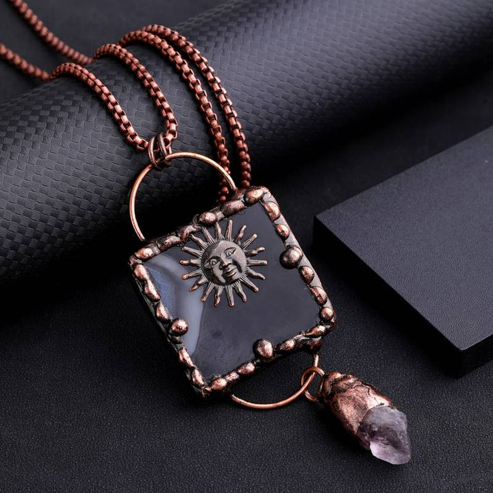 Collier en pierre précieuse irrégulière en agate noire du dieu solaire Olivenorma
