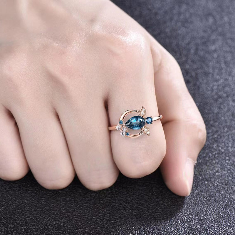 Olivenorma « Keep Close to Joy » – Bague unique en topaze bleue taille chauve-souris