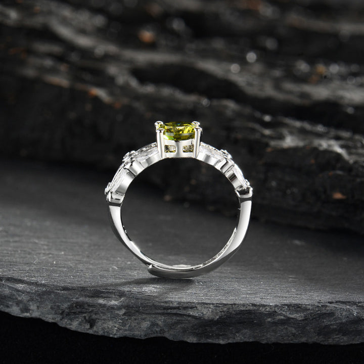 Olivenorma « L'ange de la jungle » - Bague péridot à quatre griffes d'un carat
