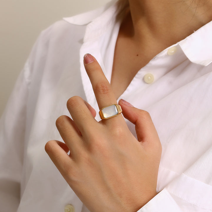 Bague rectangulaire en acier titane et nacre d'ormeau Olivenorma