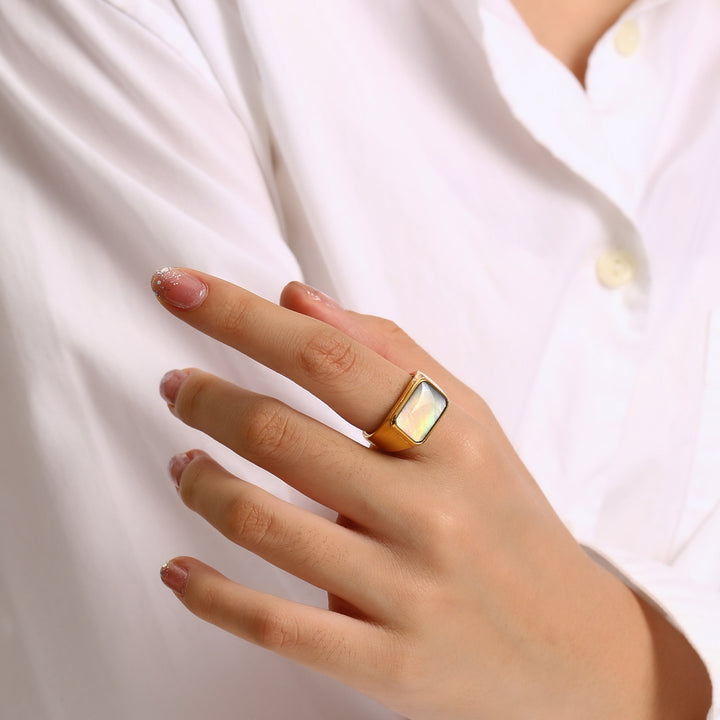 Bague rectangulaire en acier titane et nacre d'ormeau Olivenorma