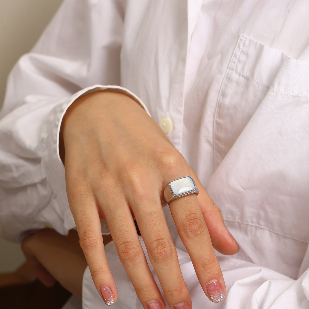 Bague rectangulaire en acier titane et nacre d'ormeau Olivenorma
