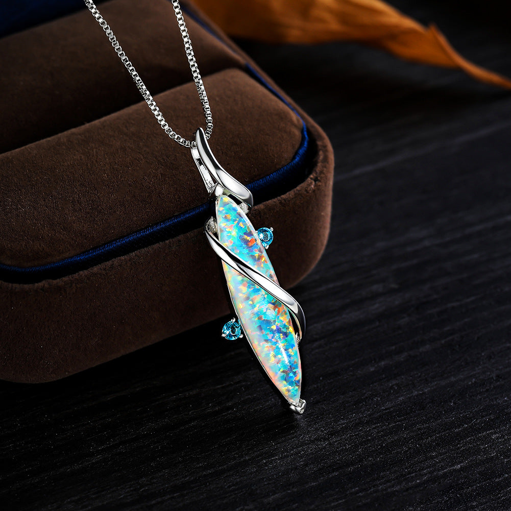 Collier avec pendentif en opale blanche spéciale œil de cheval Olivenorma