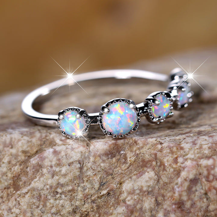 Bague Olivenorma à cinq motifs simples en opale bleue et blanche