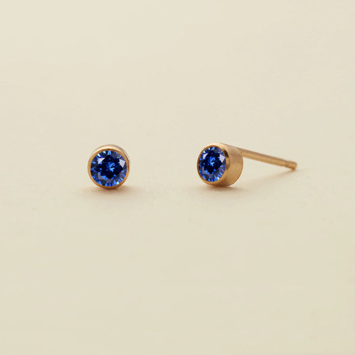 Boucles d'oreilles simples en zircon avec pierre de naissance Olivenorma 