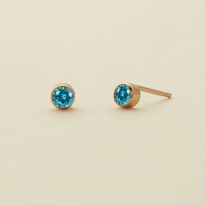 Boucles d'oreilles simples en zircon avec pierre de naissance Olivenorma 