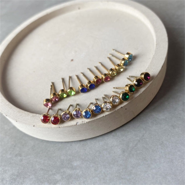 Boucles d'oreilles simples en zircon avec pierre de naissance Olivenorma 