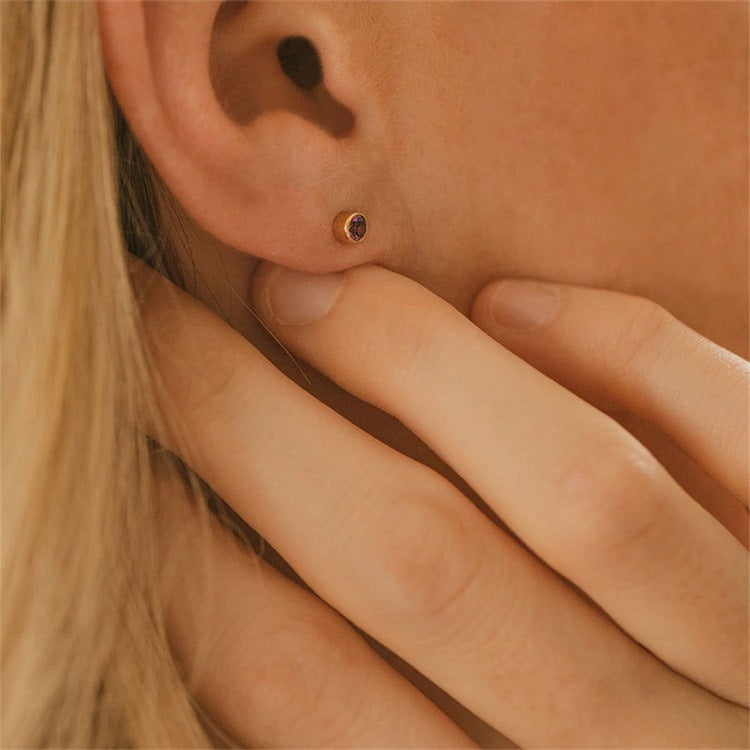 Boucles d'oreilles simples en zircon avec pierre de naissance Olivenorma 