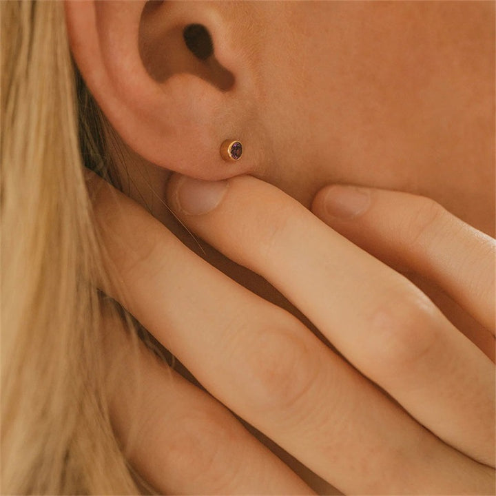 Boucles d'oreilles simples en zircon avec pierre de naissance Olivenorma 