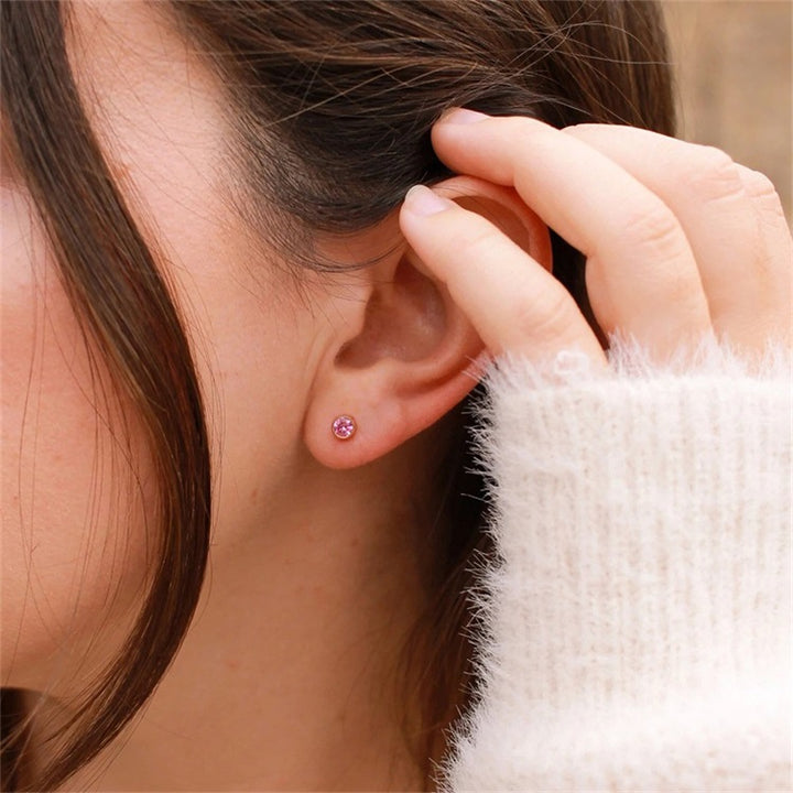 Boucles d'oreilles simples en zircon avec pierre de naissance Olivenorma 