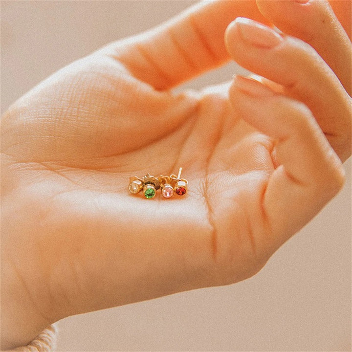 Boucles d'oreilles simples en zircon avec pierre de naissance Olivenorma 