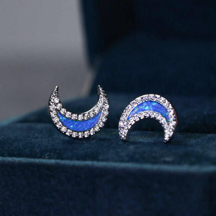 Boucles d'oreilles en forme de lune avec zircon bleu opale Olivenorma