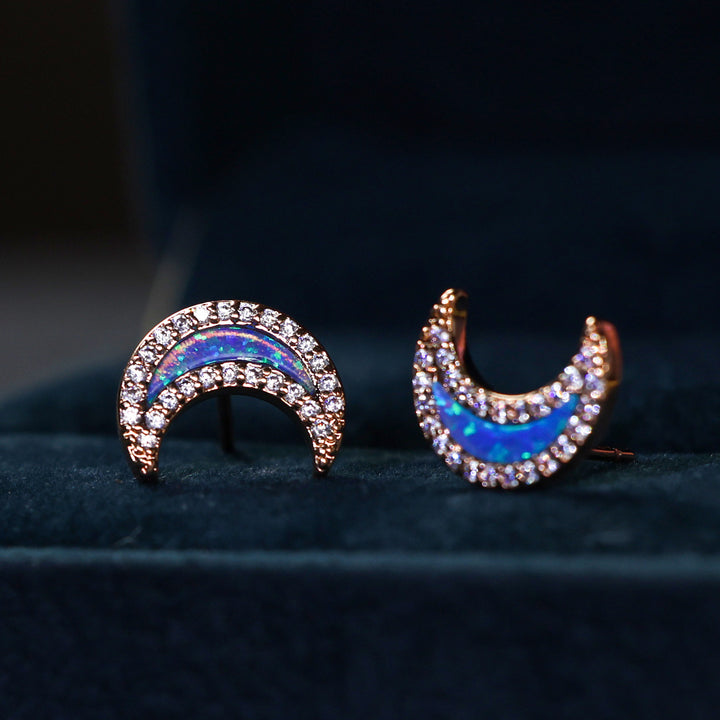 Boucles d'oreilles en forme de lune avec zircon bleu opale Olivenorma