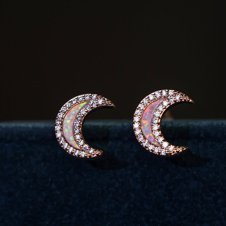 Boucles d'oreilles en forme de lune avec zircon bleu opale Olivenorma