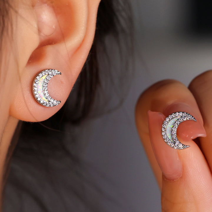 Boucles d'oreilles en forme de lune avec zircon bleu opale Olivenorma