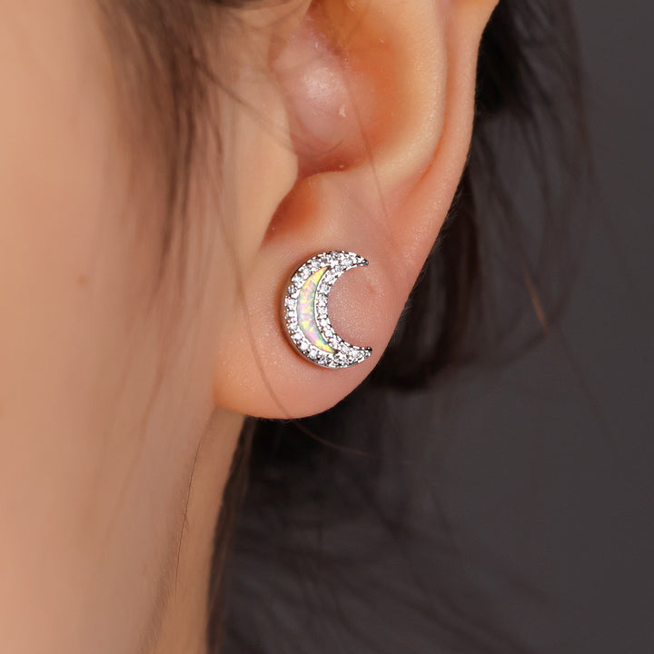 Boucles d'oreilles en forme de lune avec zircon bleu opale Olivenorma