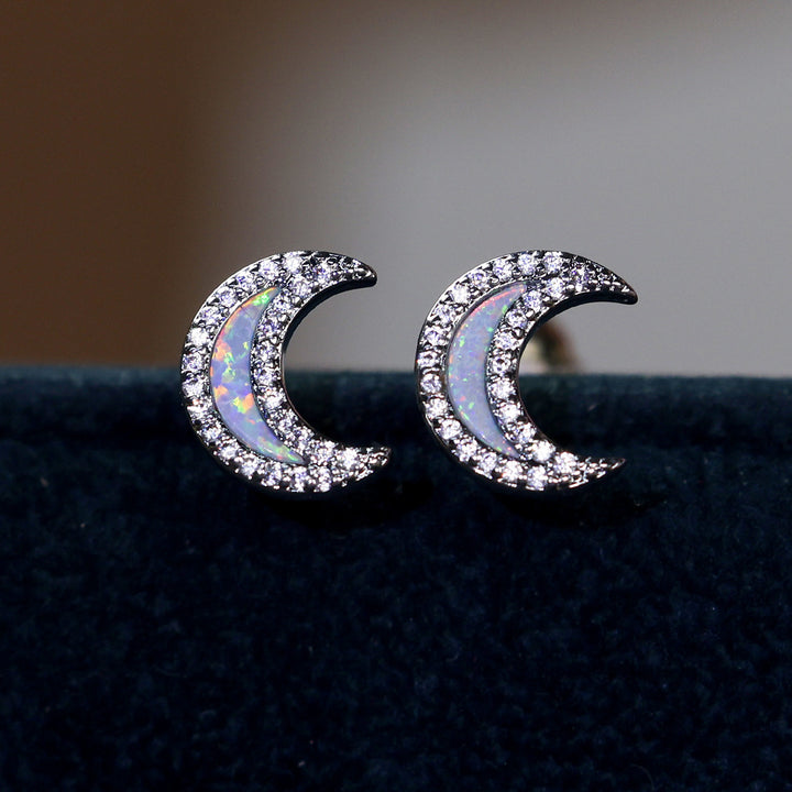 Boucles d'oreilles en forme de lune avec zircon bleu opale Olivenorma