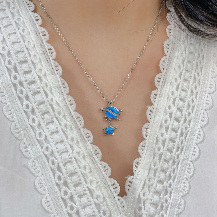 Collier avec pendentif double tortue en opale bleue Olivenorma