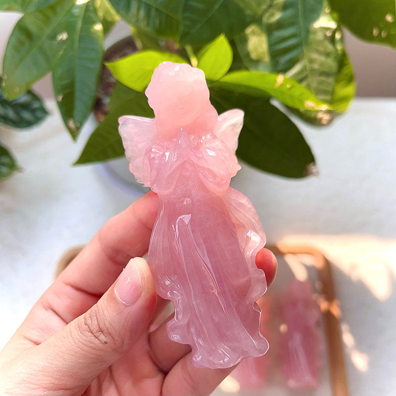 Décoration en pierre précieuse d'ange priant gravée en quartz rose Olivenorma