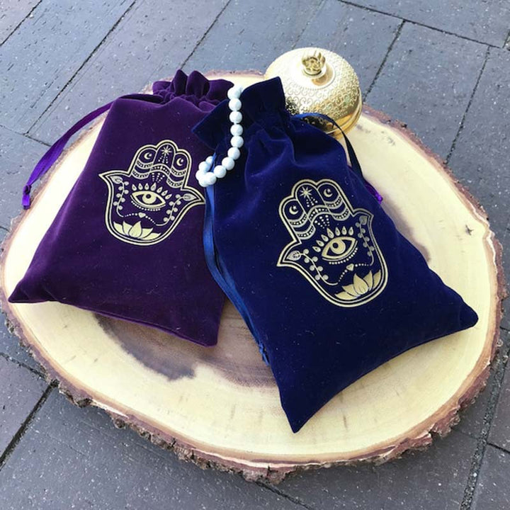 Pochette à bijoux en velours avec motif main de Fatima d' Olivenorma
