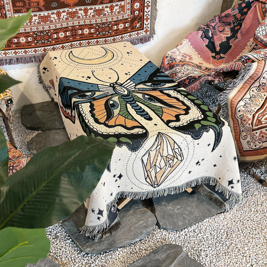 Couverture tissée à pompons avec motif papillon Olivenorma
