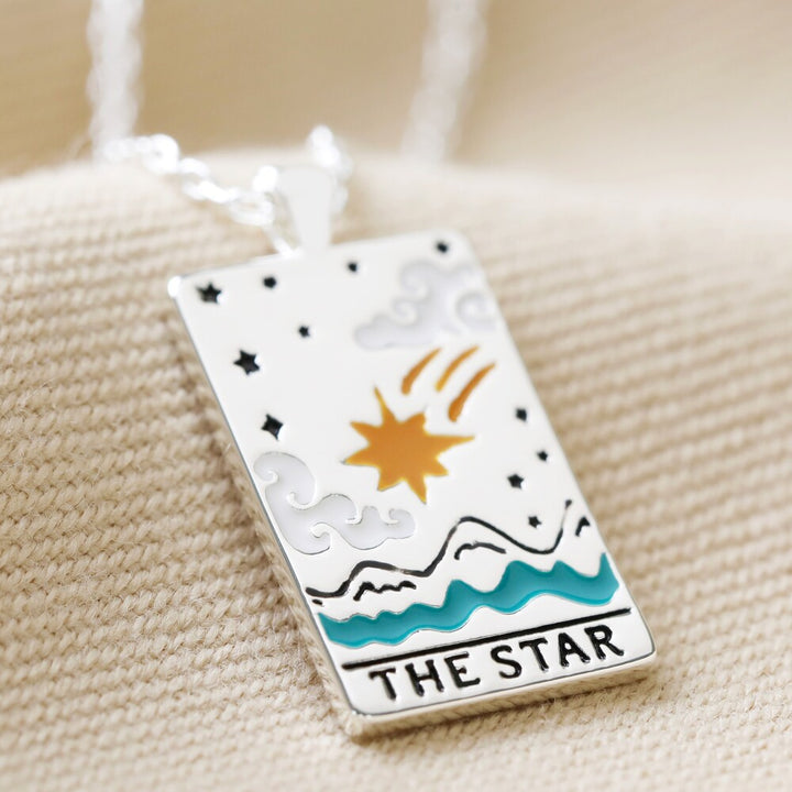 Collier en acier titane avec carte de tarot à l'huile colorée Olivenorma 