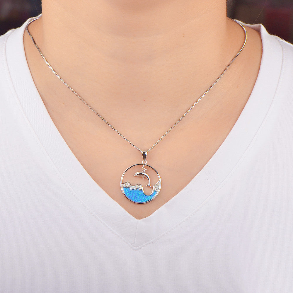 Collier pendentif dauphin océanique en zircon blanc et opale bleue Olivenorma