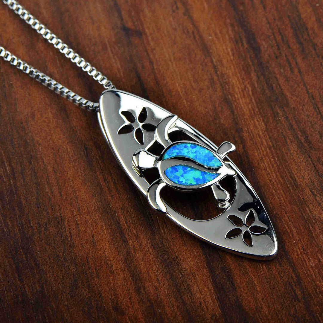 Collier avec pendentif tortue en forme de planche de surf en opale bleue Olivenorma