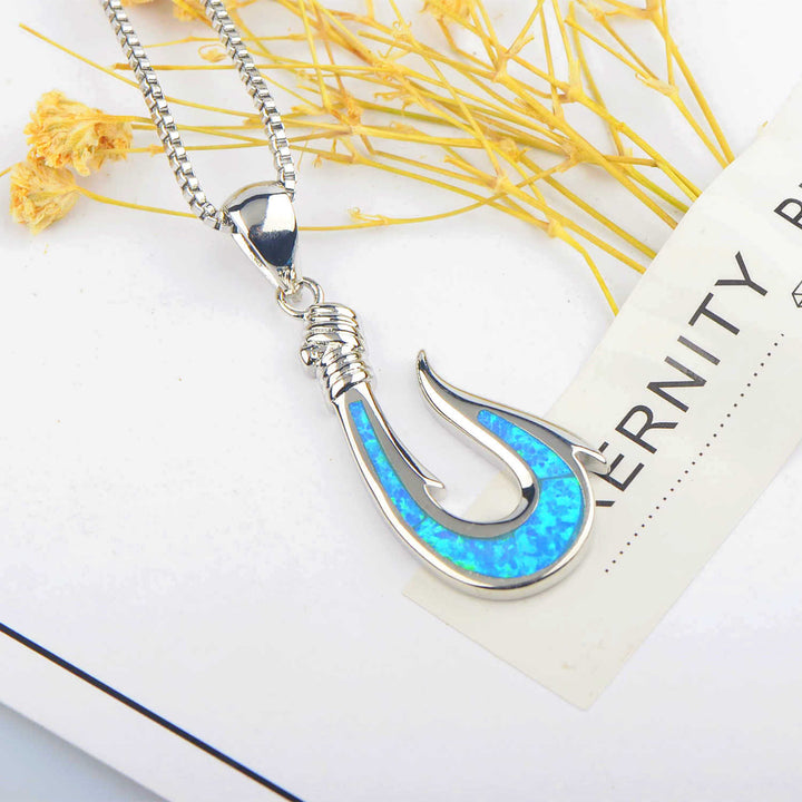 Collier avec pendentif en forme de hameçon en opale bleue Olivenorma