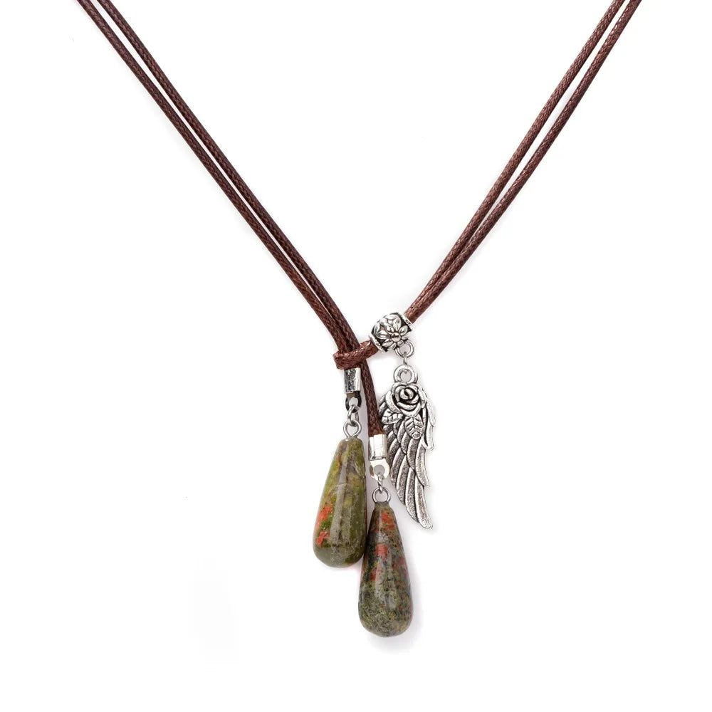 Collier pendentif en pierre naturelle avec ailes en cuir et corde Olivenorma 