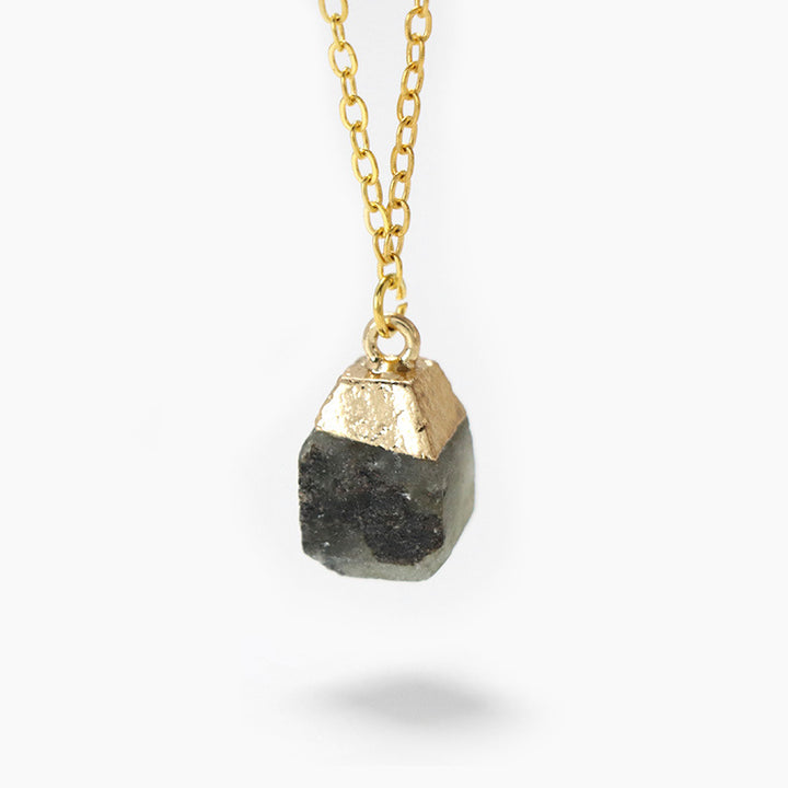 Collier en pierre brute à coupe carrée de style doux Olivenorma 
