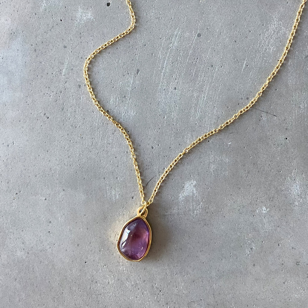 Collier pendentif en pierre irrégulière Olivenorma en acier titane et or 18 carats