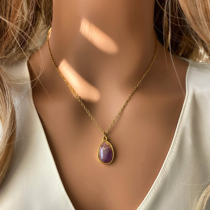 Collier pendentif en pierre irrégulière Olivenorma en acier titane et or 18 carats