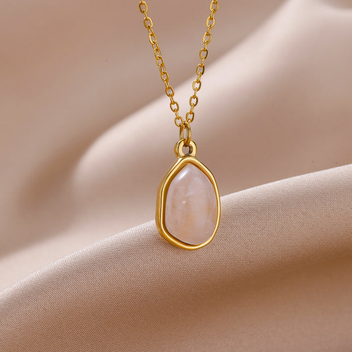 Collier pendentif en pierre irrégulière Olivenorma en acier titane et or 18 carats