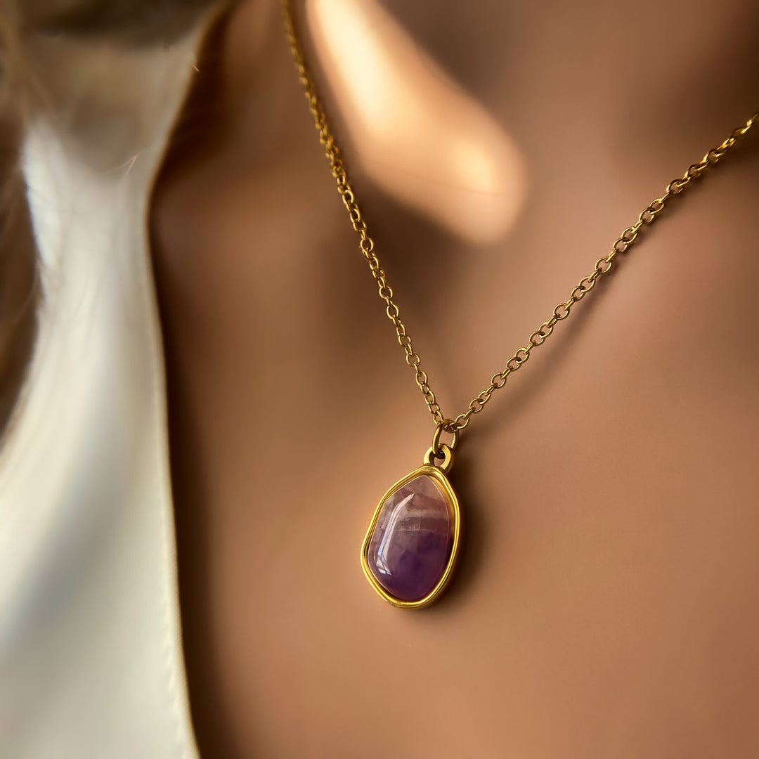 Collier pendentif en pierre irrégulière Olivenorma en acier titane et or 18 carats