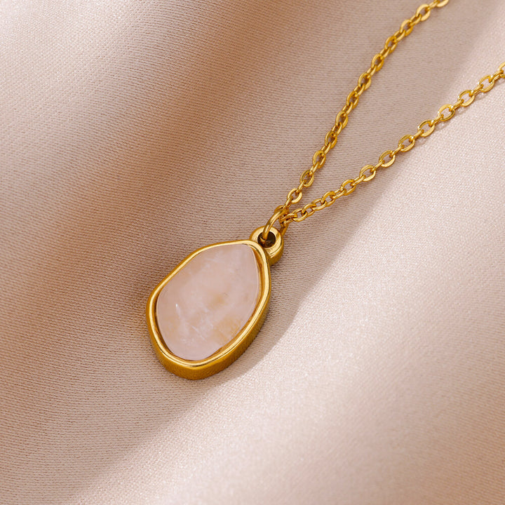 Collier pendentif en pierre irrégulière Olivenorma en acier titane et or 18 carats