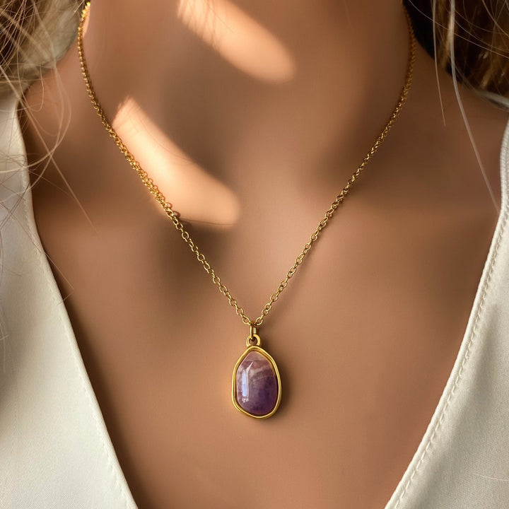 Collier pendentif en pierre irrégulière Olivenorma en acier titane et or 18 carats