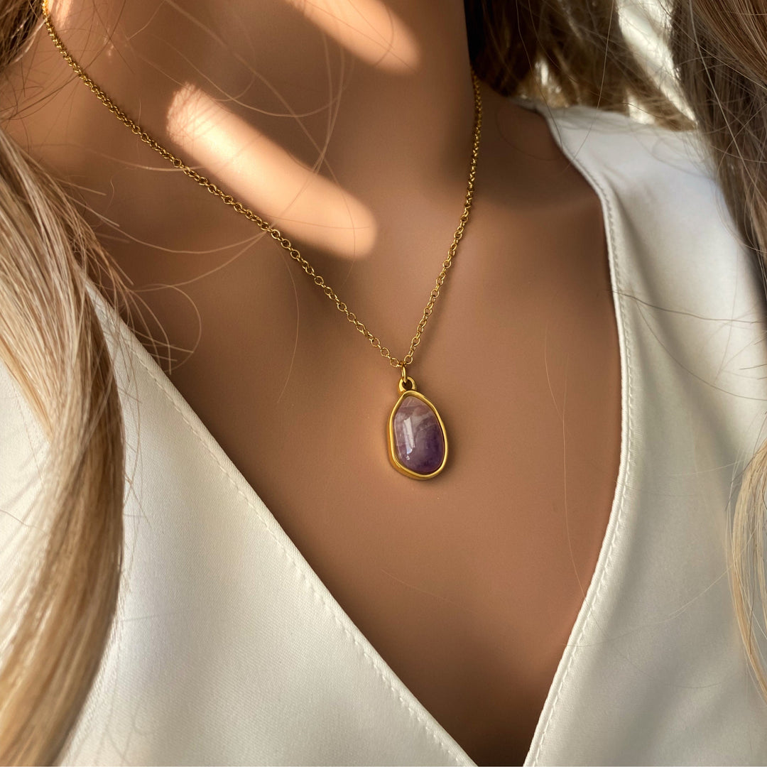 Collier pendentif en pierre irrégulière Olivenorma en acier titane et or 18 carats