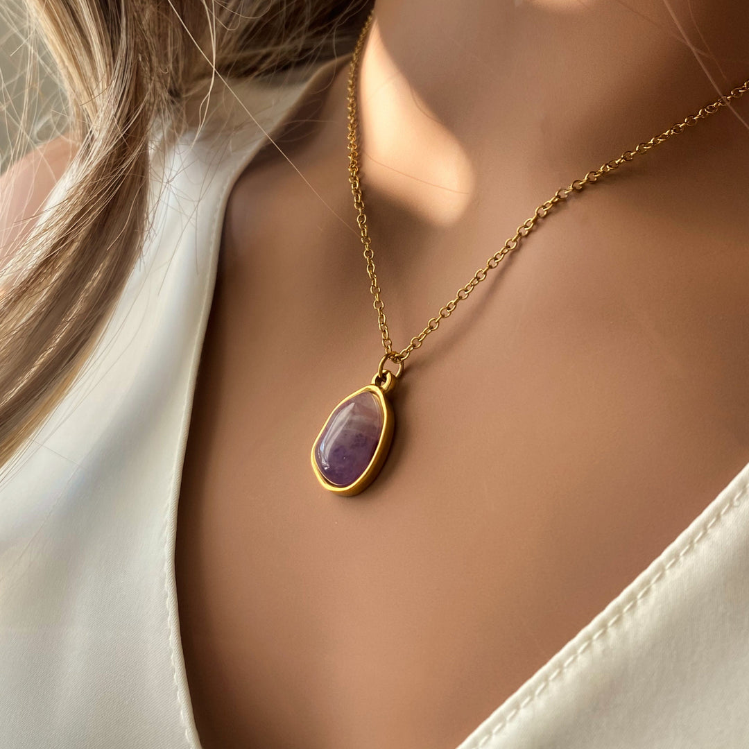 Collier pendentif en pierre irrégulière Olivenorma en acier titane et or 18 carats