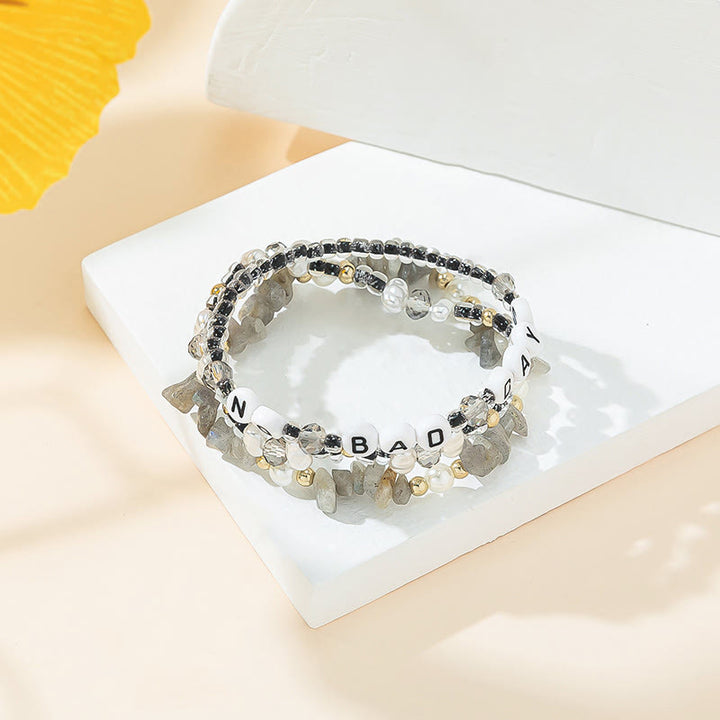 Ensemble de bracelets à trois rangs en perles de cristal Olivenorma « No Bad Days » 