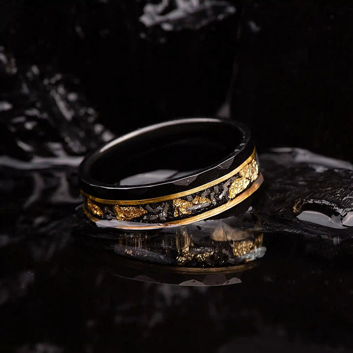 Bague en tungstène avec météorite noire et feuille d'or Olivenorma