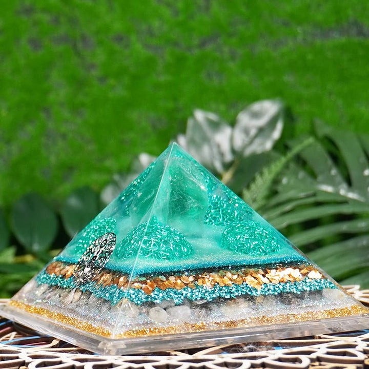 Pyramide d'orgone de guérison en fluorite verte et labradorite Olivenorma