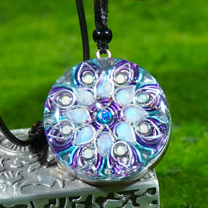 Collier porte-bonheur en orgonite avec pierre de lune et aigue-marine Olivenorma « Déesse du clair de lune » 