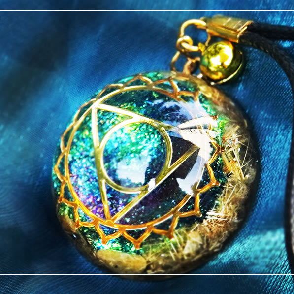 Collier Orgone Symbole Triangle Quartz Rutile Or Olivenorma 